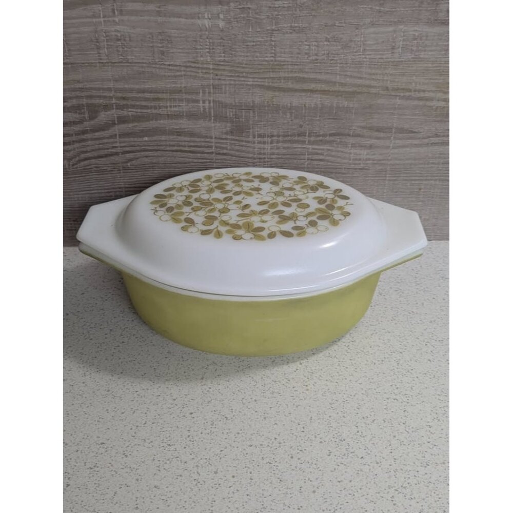 Vintage Pyrex with Lid Verde Olive Oval Dish